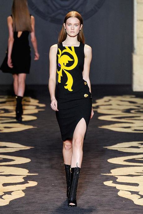 VERSACE-FALL-2011-RTW-PODIUM-005_runway