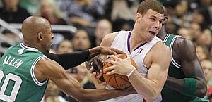 Ray Allen (a sin.) controBlake Griffin. Ap