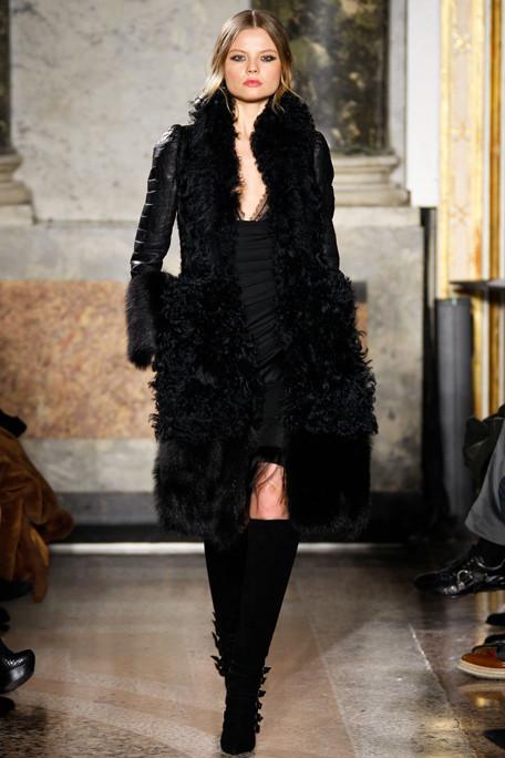 EMILIO-PUCCI-FALL-RTW-2011-PODIUM-029_runway