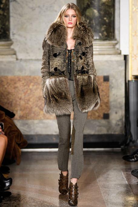 EMILIO-PUCCI-FALL-RTW-2011-PODIUM-008_runway