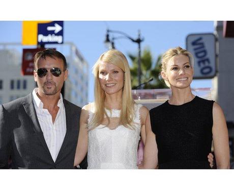 Da sinistra a destra: Tim McGraw, Gwyneth Paltrow e Faith Hill (Foto REUTERS/Phil McCarten)