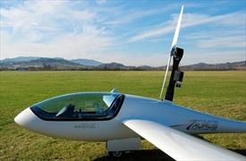 In vendita il primo aereo elettrico biposto, il Taurus Electro G2