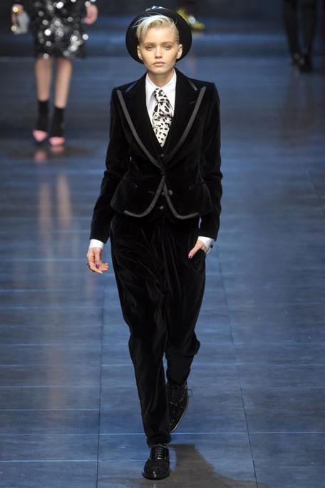 DOLCE-GABBANA-FALL-RTW-2011-PODIUM-019_runway