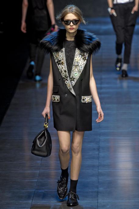 DOLCE-GABBANA-FALL-RTW-2011-PODIUM-010_runway