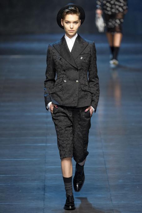 DOLCE-GABBANA-FALL-RTW-2011-PODIUM-001_runway