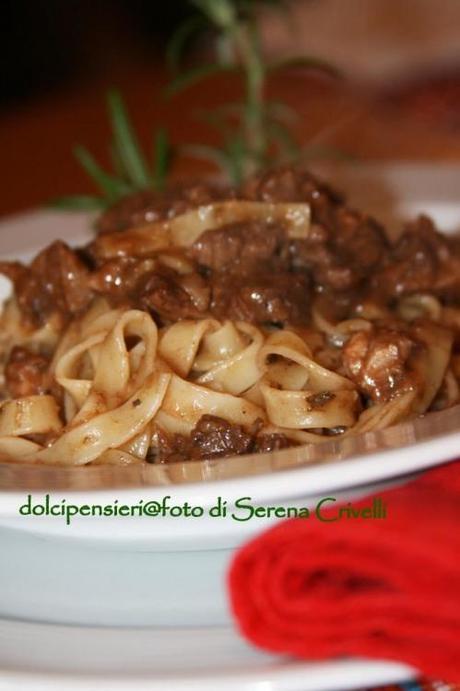 TAGLIATELLE AL SUGO D’ANATRA PROFUMATE AL ROSMARINO di Dolcipensieri