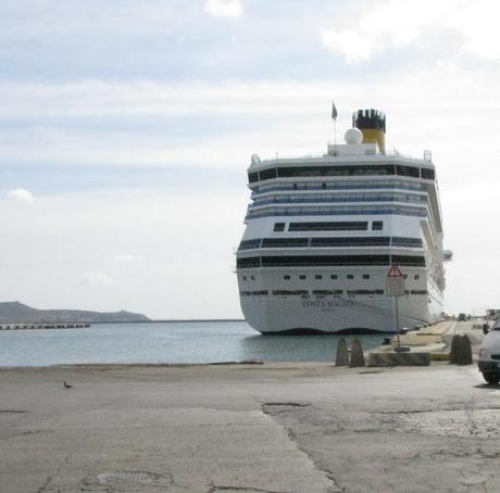 costa magica... ship tour