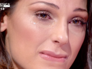 Anna Tatangelo piangiamo insieme a te