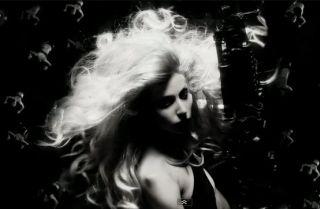 Born This Way, Lady Gaga Partorisce un Nuovo Video