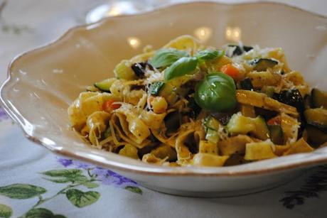 Tagliatelle rustiche ai cereali con ratatouille di verdure