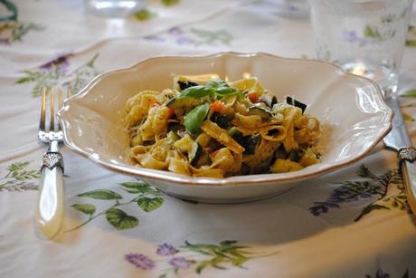 Tagliatelle rustiche ai cereali con ratatouille di verdure