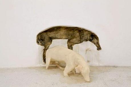 IL CANE (DI CERA) SI DECOMPONE...SI CHIAMA ARTE