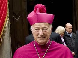 L’arcivescovo emerito di Siena: “Berlusconi ha indicato la via giusta, l’omosessualità offende e va contro Dio”