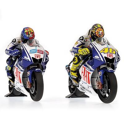 Diorama - Rossi & Lorenzo Barcellona 2009 by Minichamps