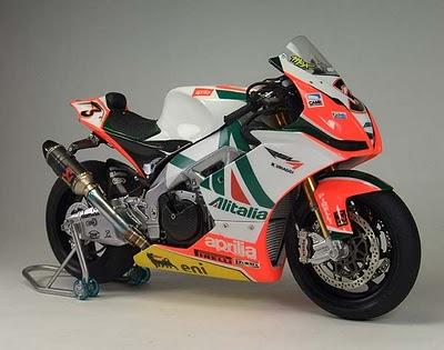 Aprilia RSV4 M.Biaggi 2010 by Modulo