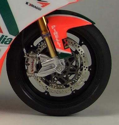 Aprilia RSV4 M.Biaggi 2010 by Modulo