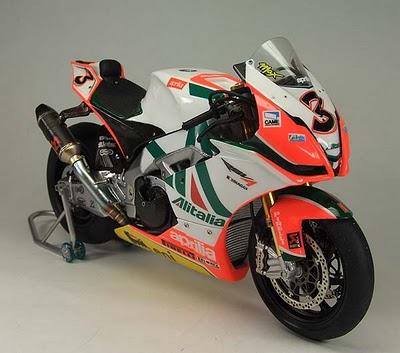 Aprilia RSV4 M.Biaggi 2010 by Modulo