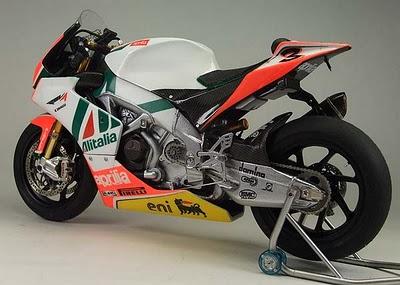 Aprilia RSV4 M.Biaggi 2010 by Modulo