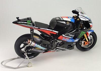 Yamaha YZR-M1 B.Spies Indianapolis 2010 by Modulo (Tamiya)