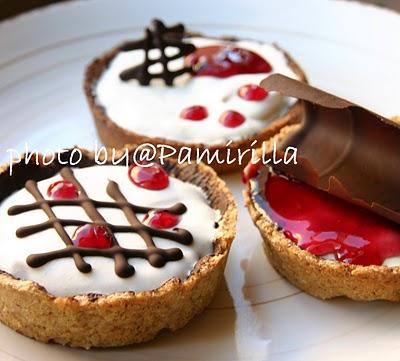 Tartellette biancomangiare con cioccolato amaro e gelatina di nero d'avola