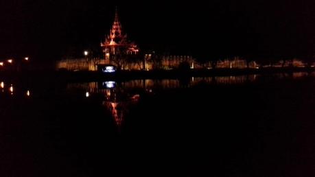 Riflessi di luce a Mandalay