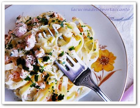 Tagliatelle all'uovo con salmone affumicato / Egg noodles with smoked salmon