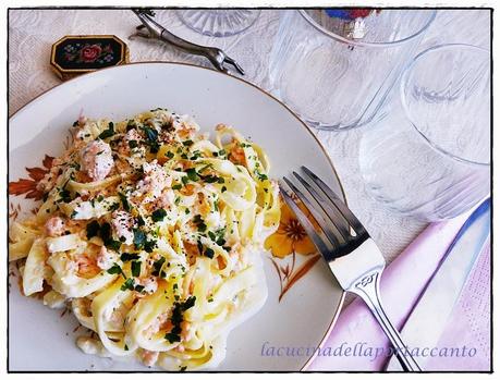 Tagliatelle all'uovo con salmone affumicato / Egg noodles with smoked salmon