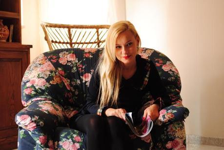 In poltrona con i collant Omero collant Omero outfit collant Teresa Morone