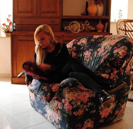 In poltrona con i collant Omero collant Omero outfit collant Teresa Morone