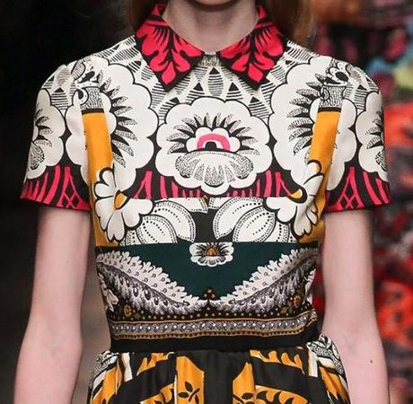 STAMPE, PATTERNS ED EFFETTI DI SUPERFICIE: BELLISSIMI DETTAGLI DALLA SETTIMANA DELLA MODA DI PARIGI (MODA DONNA PRIMAVERA/ESTATE 2015) / 9