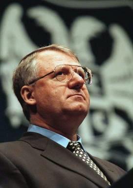 SESELJ TORNA IN SERBIA: TORNA ANCHE IL PASSATO?