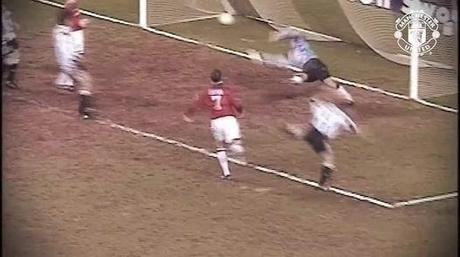 (VIDEO)Cantona! 'The King' signed for United on this day (26 Nov) in 1992