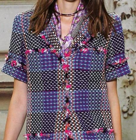 STAMPE, PATTERNS ED EFFETTI DI SUPERFICIE: BELLISSIMI DETTAGLI DALLA SETTIMANA DELLA MODA DI PARIGI (MODA DONNA PRIMAVERA/ESTATE 2015) / 10