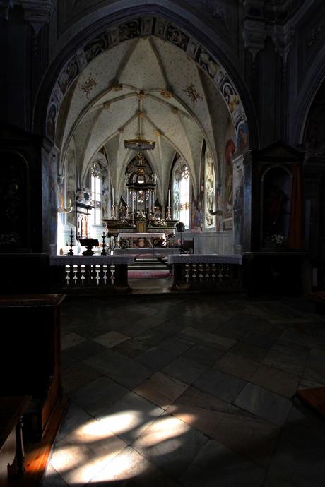 Nel tempo dei fiumi colore rosso sangue.