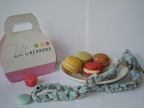 secret-of-macarons-blue-foulard