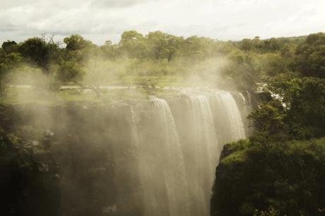 Zimbabwe: le Cascate Vittoria e una crociera sullo Zambesi