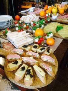 Torino, inaugurato il ristorante argentino Volver al mundo Il 21 ottobre 2014 ha inaugurato a Torino il ristorante argentino Volver al mundo, che propone ricette internazionali reinterpretate dalla cucina argentina.