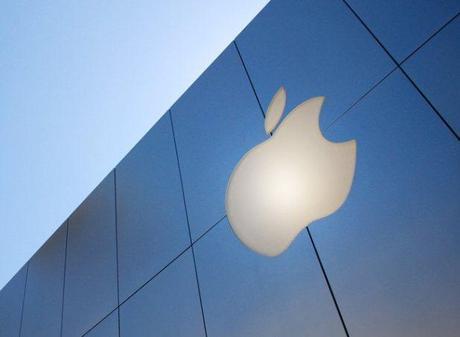 Apple da record: la mela morsicata vale 700 miliardi di dollari!