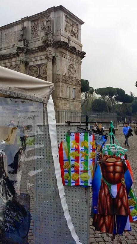 Quanto manca ancora per toglierci dalle scatole urtisti e camion bar liberando i monumenti? I termini sono scaduti. Si vada avanti veloce!