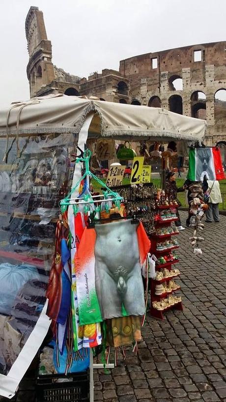 Quanto manca ancora per toglierci dalle scatole urtisti e camion bar liberando i monumenti? I termini sono scaduti. Si vada avanti veloce!