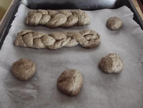 PANE NERO AI 7 CEREALI CON SEMI DI GIRASOLE E DI SESAMO