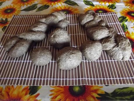 PANE NERO AI 7 CEREALI CON SEMI DI GIRASOLE E DI SESAMO