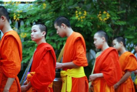 Tak bat, Luang Prabang (foto di Patrick Colgan, 2014)