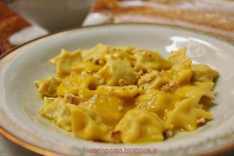 Stelle Ripiene di Coniglio e Nocciole con Salsa di Porri allo Zafferano Abruzzese Stelle Ripiene di Coniglio e Nocciole con Salsa di Porri allo Zafferano Abruzzese