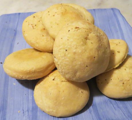 focaccine al farro, origano e limone