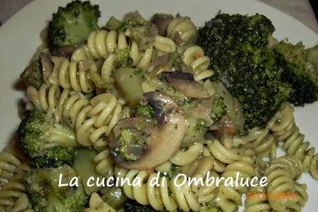 Fusilli con funghi e broccoli