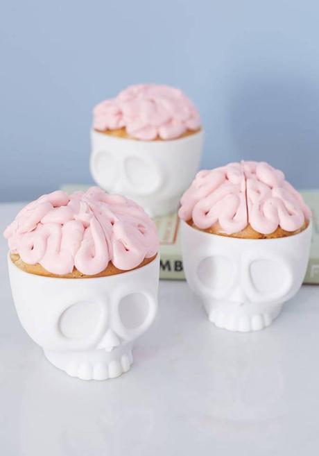 Baking-on-the-brain-cupcake-molds