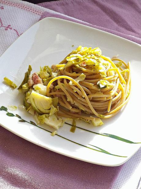 Spaghetti ai cavoletti di Bruxelles e bacon