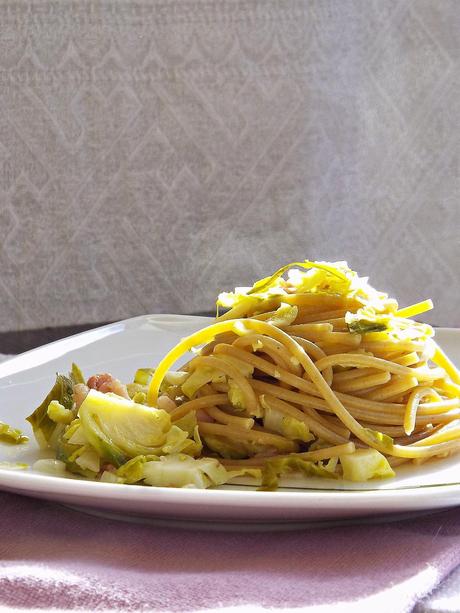 Spaghetti ai cavoletti di Bruxelles e bacon