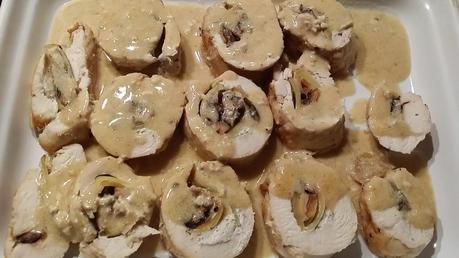 Rollè di pollo al tartufo (economico) ripieno di patate e funghi porcini.